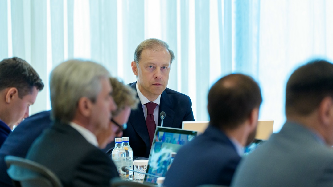 Денис Мантуров провел заседание госкомиссии по противодействию незаконному обороту промышленной продукции.