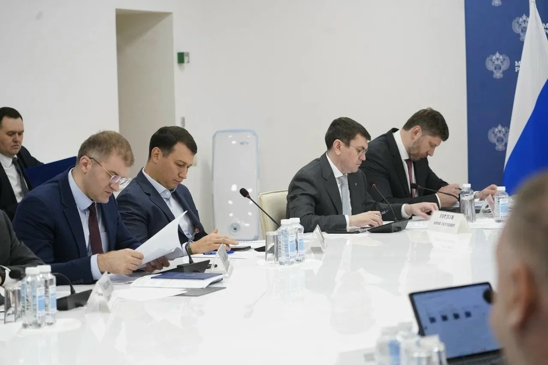 Глава Минстроя России Ирек Файзуллин провел еженедельное совещание с регионами и главными распорядителями бюджетных средств (ГРБС)