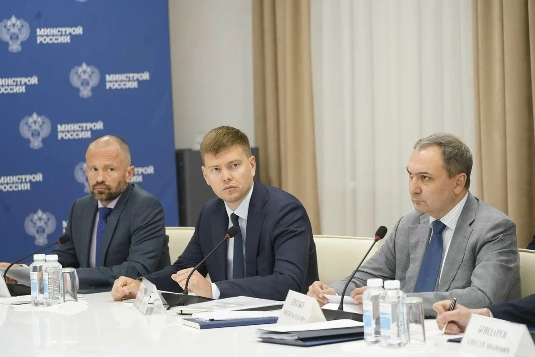 Глава Минстроя России Ирек Файзуллин провел еженедельное совещание с регионами и главными распорядителями бюджетных средств (ГРБС)