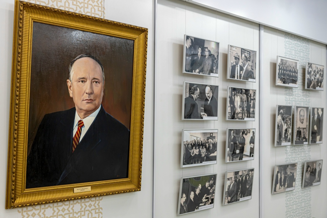 Герой вне времени В год 110-летия Валентина Шашина в Музее нефти открылась уникальная экспозиция, посвященная человеку, который возглавлял нашу компанию, а…