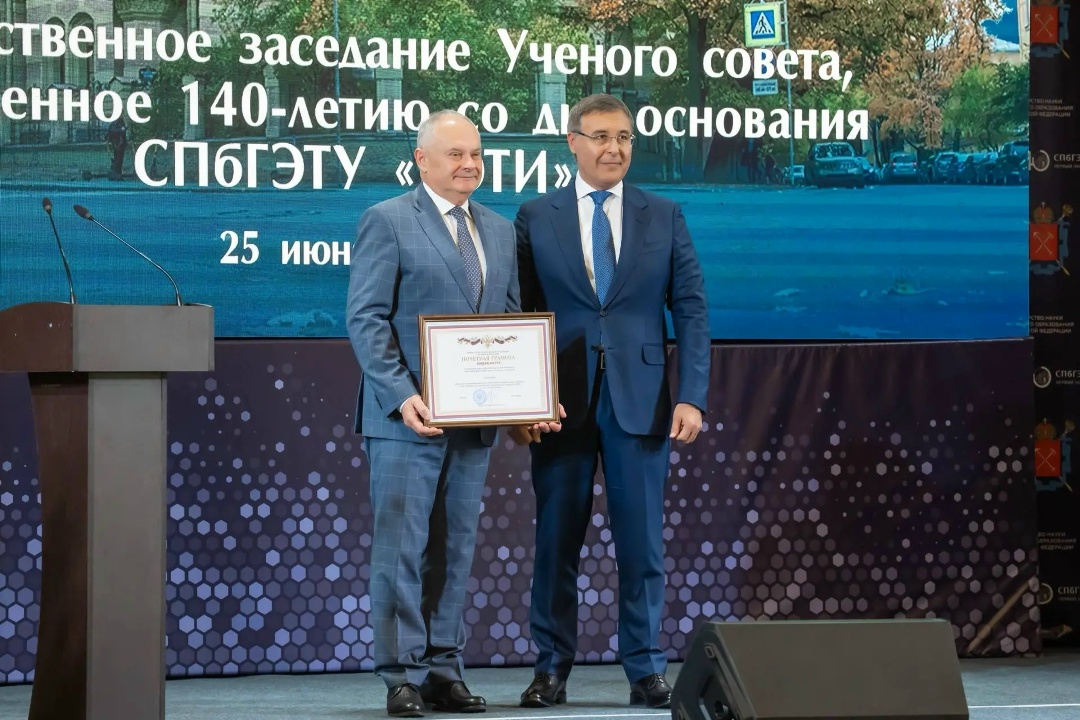 Валерий Фальков в Санкт-Петербурге ознакомился с разработками коллектива «ЛЭТИ» – первого в Европе университета по подготовке кадров в области электроники.