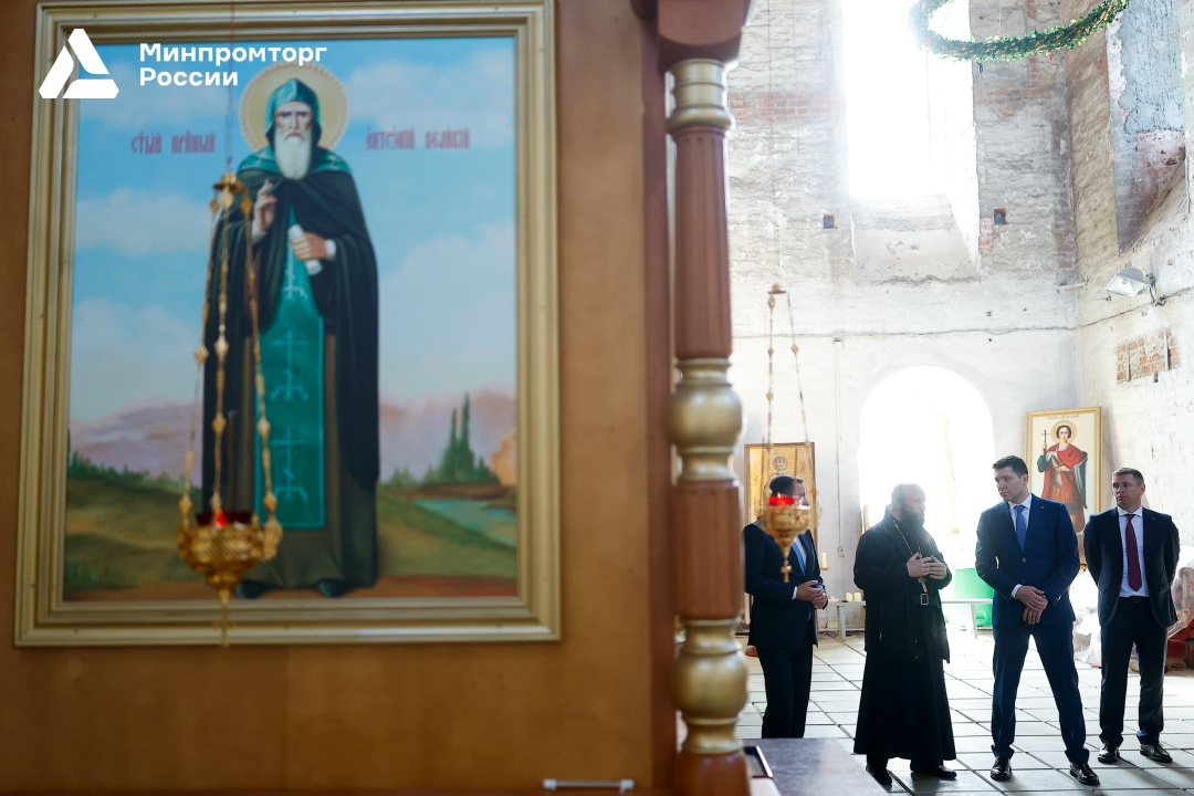 Антон Алиханов посетил судостроительные предприятия Архангельской области