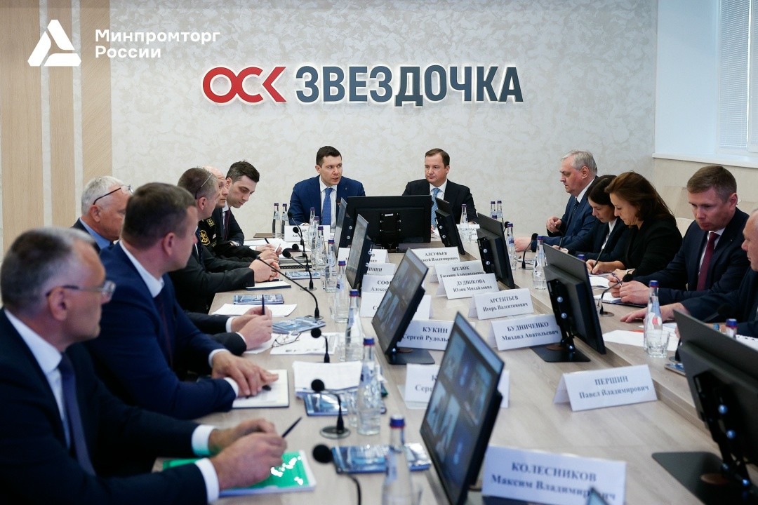 Антон Алиханов посетил судостроительные предприятия Архангельской области