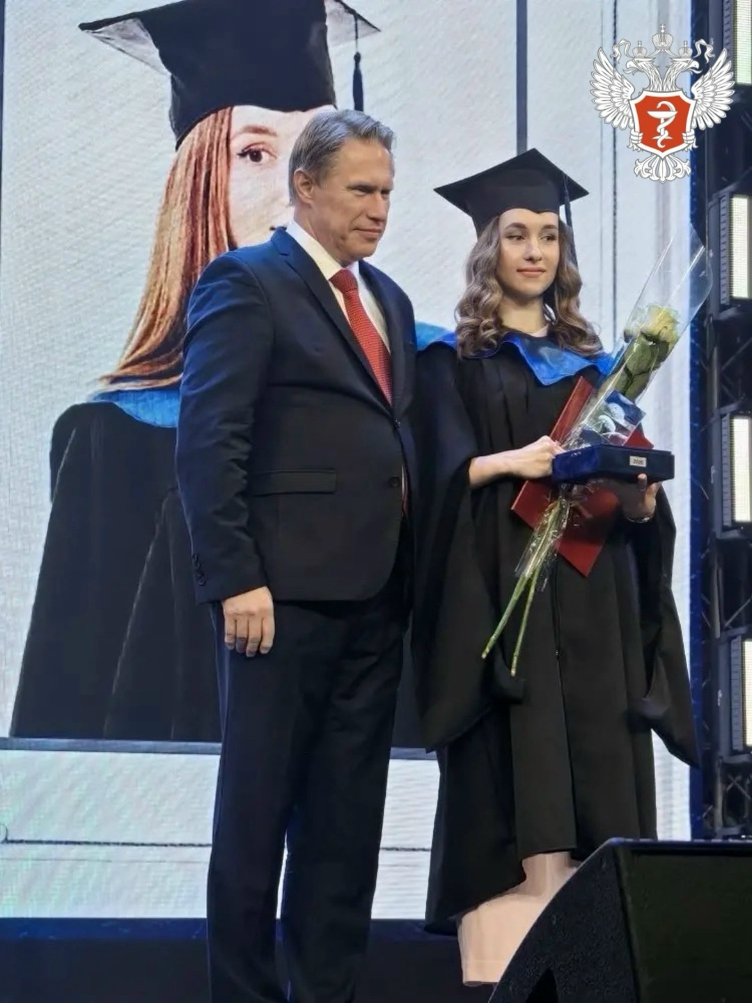Михаил Мурашко лично поздравил выпускников московских медицинских университетов с окончанием обучения