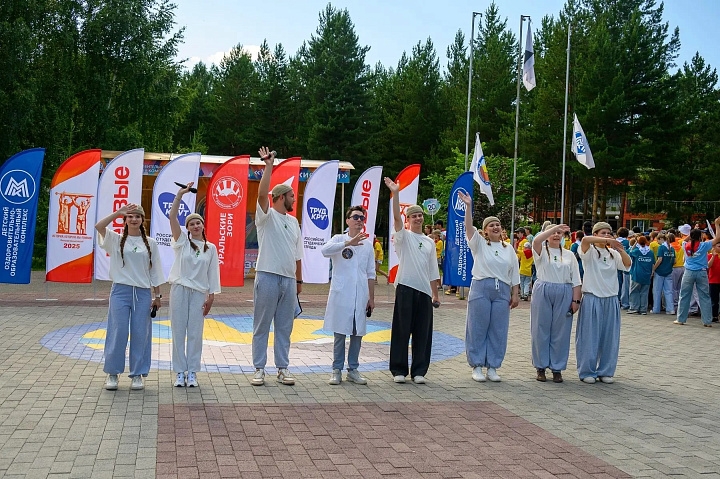 Лето в полном разгаре: детские лагеря ММК открыли вторую смену!
