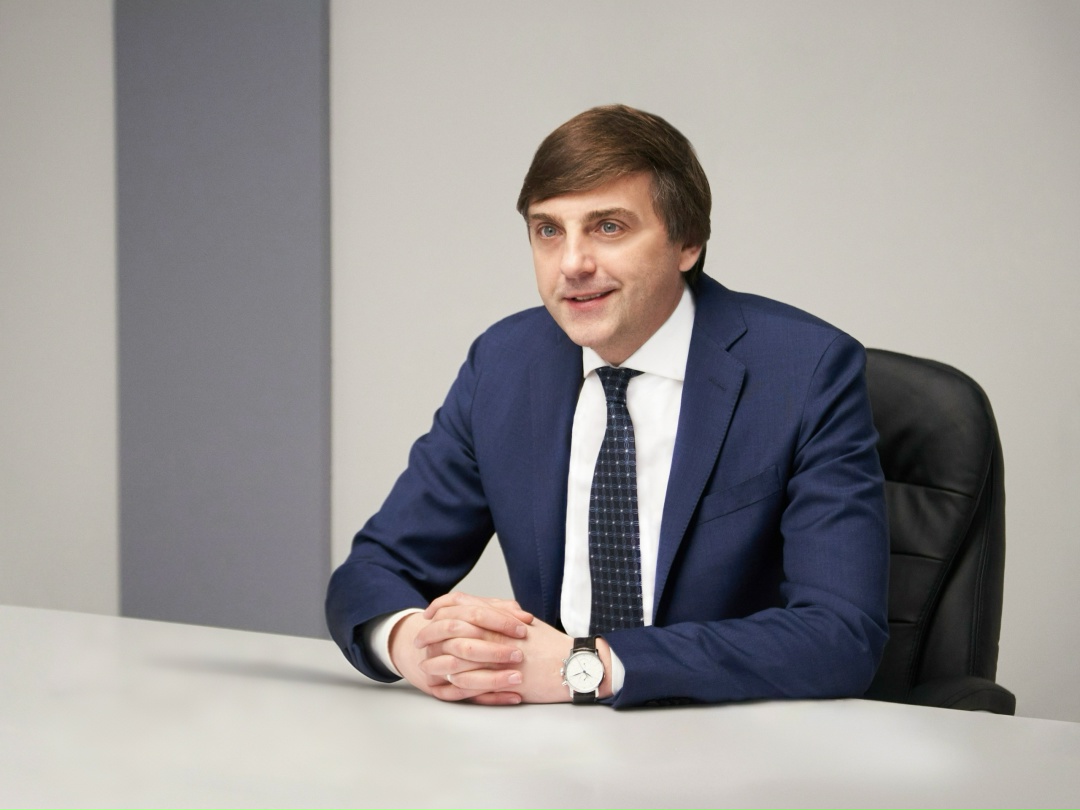 Сергей Кравцов поздравил россиян с Днем молодежи.