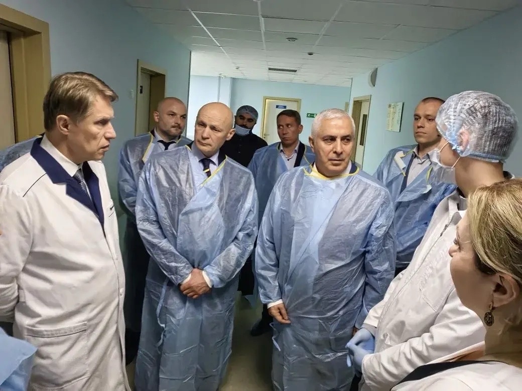 Михаил Мурашко в Цхинвале обсудил расширение двустороннего сотрудничества России и Южной Осетии с исполняющим обязанности Президента республики Маратом…