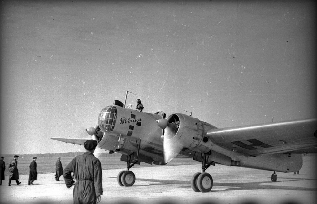 Дальний бомбардировщик и рекордный самолет «Родина» (АНТ-37бис), созданный в конструкторском бюро Андрея Туполева (под руководством Павла Сухого)