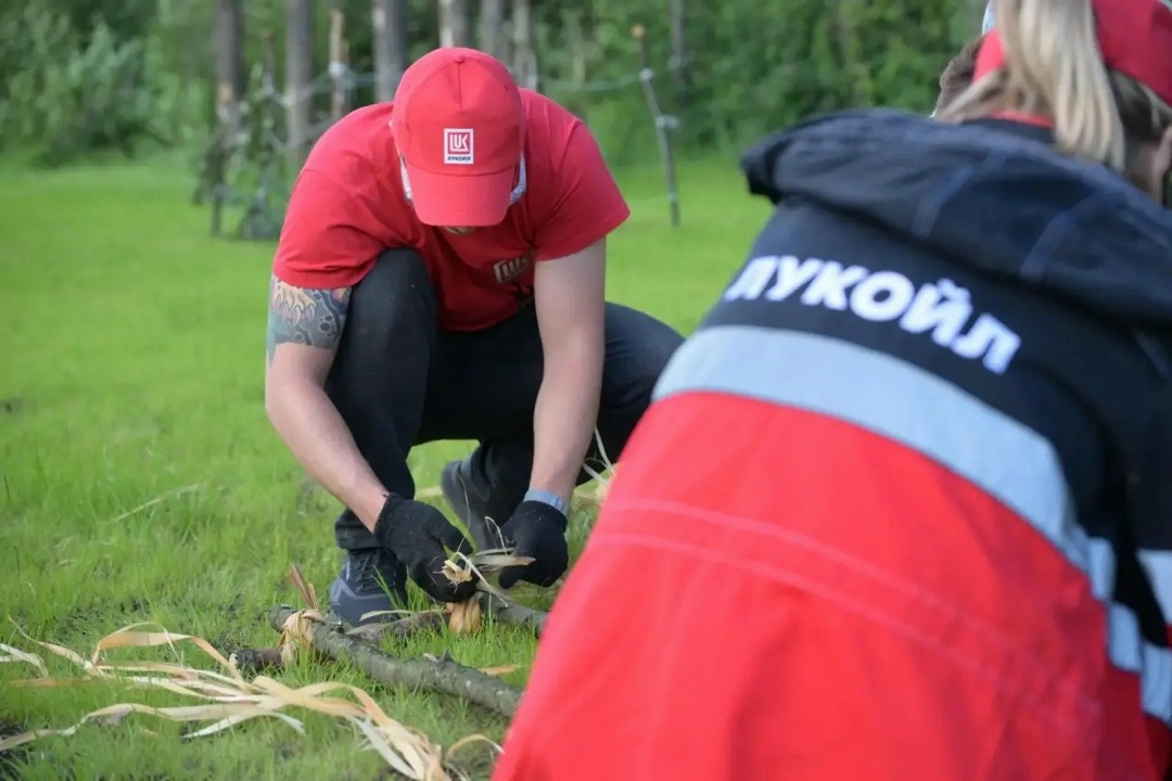 «Квартирный» вопрос Волонтёры пермского завода ЛУКОЙЛа провели экологическую акцию по сохранению популяции редких птиц.