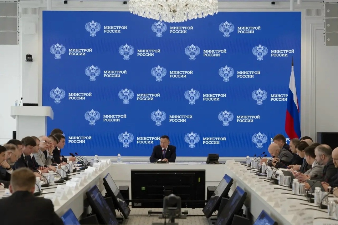 В Минстрое России прошло еженедельное оперативное совещание под председательством Министра строительства и ЖКХ РФ Ирека Файзуллина