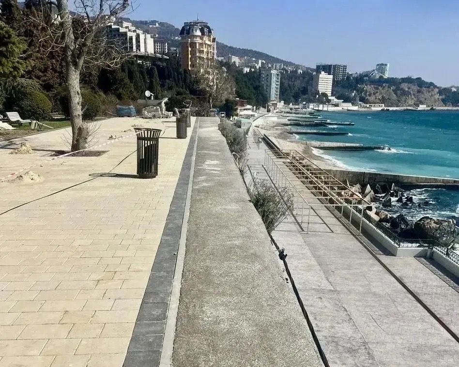 В Крыму продолжается капитальный ремонт Мисхорского парка