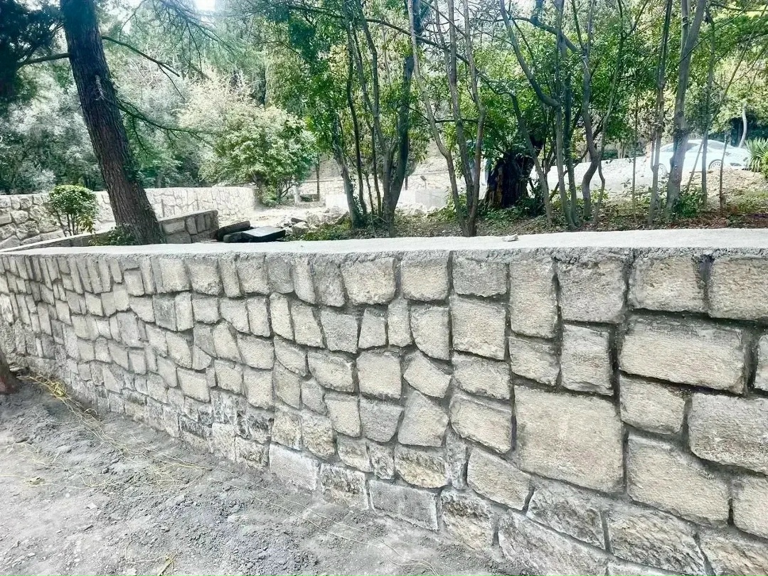 В Крыму продолжается капитальный ремонт Мисхорского парка