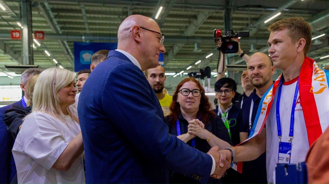 Дмитрий Чернышенко и Анна Цивилева на площадке чемпионата по профессиональному мастерству «Абилимпикс» пообщались с участниками СВО