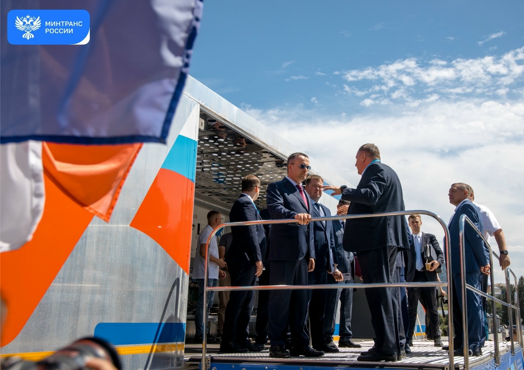 Вместе с главой Чувашии Андрей Никитин посетили Чебоксарский речной порт и грузовой причал в Новочебоксарске