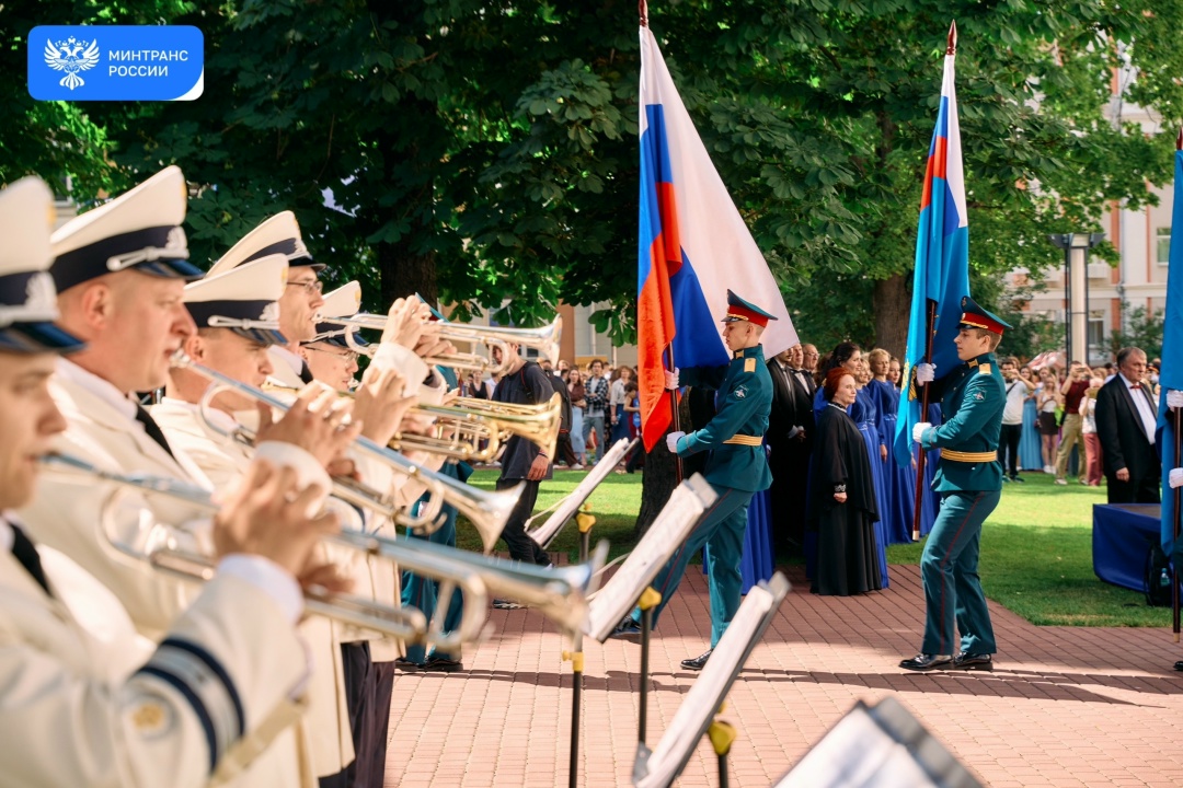 Константин Пашков вручил дипломы выпускникам Российского университета транспорта