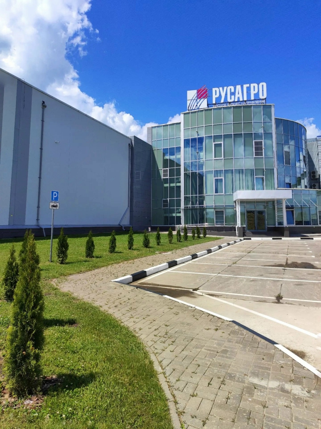 Коллеги, Мясной бизнес «Русагро» с радостью подводит итоги фотоконкурса «Место, где я работаю». Он объединил более 35 участников из разных регионов страны