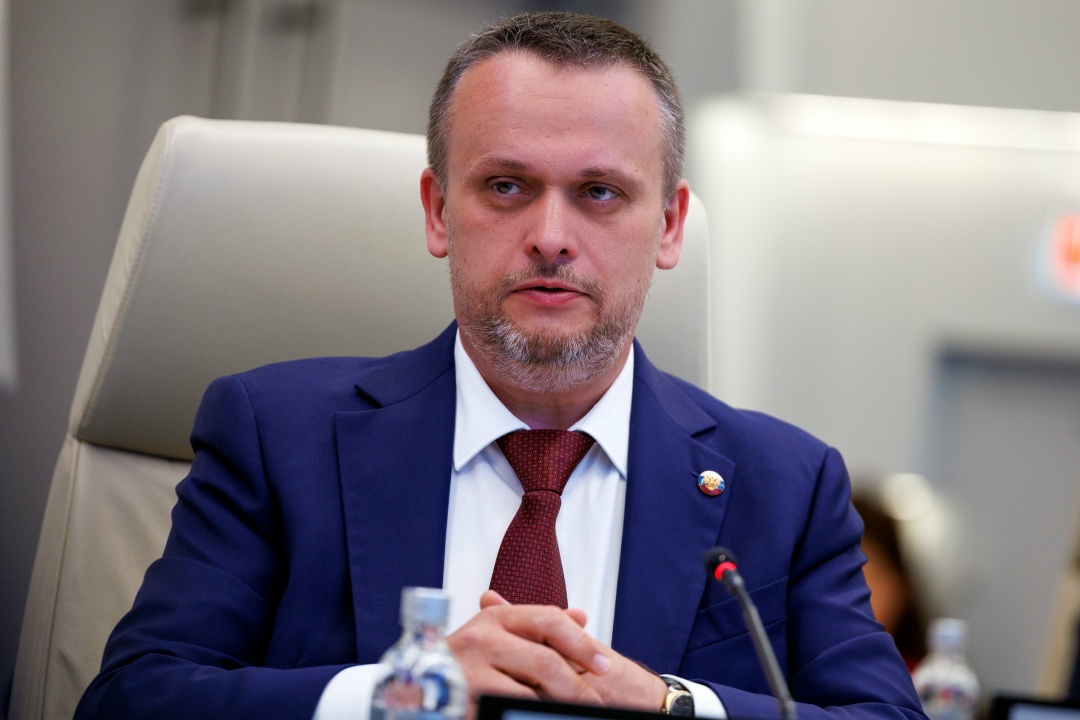 Виталий Савельев провел совещание по реализации проекта строительства высокоскоростной магистрали Москва – Санкт-Петербург.