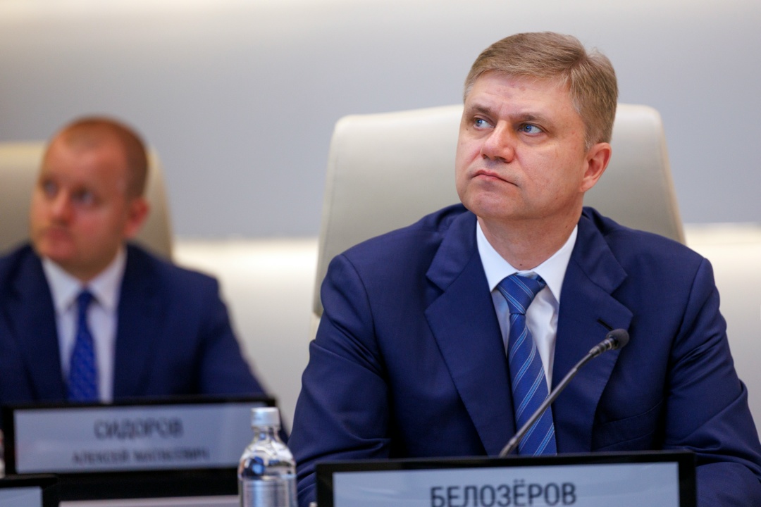 Виталий Савельев провел совещание по реализации проекта строительства высокоскоростной магистрали Москва – Санкт-Петербург.
