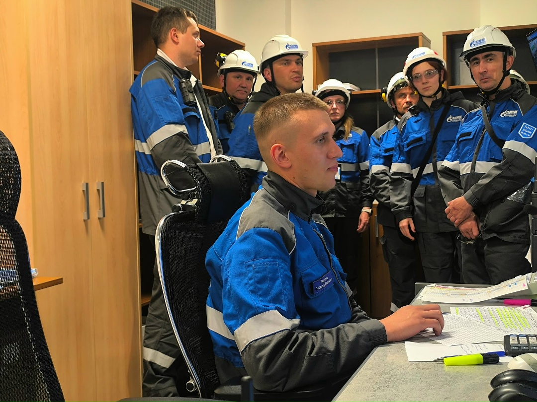 ПОГРУЖЕНИЕ В ПРОФЕССИЮ На Амурском ГПЗ побывали будущие специалисты по хранению и отгрузке топлива