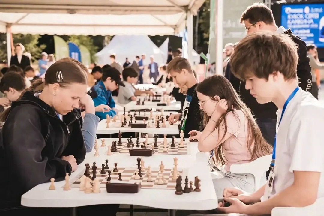 ЛУКОЙЛ развивает детский шахматный спорт