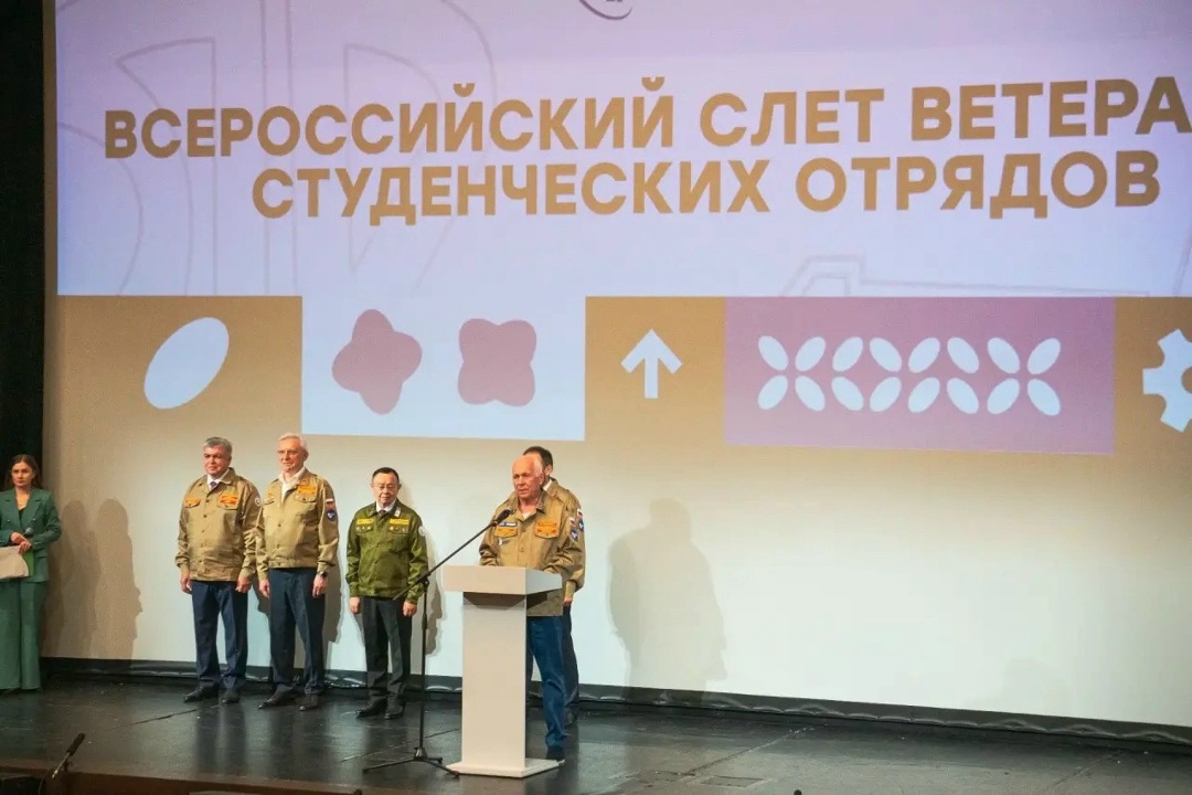 Министр строительства и ЖКХ РФ Ирек Файзуллин принял участие во Всероссийском слете ветеранов студенческих отрядов в Набережных Челнах