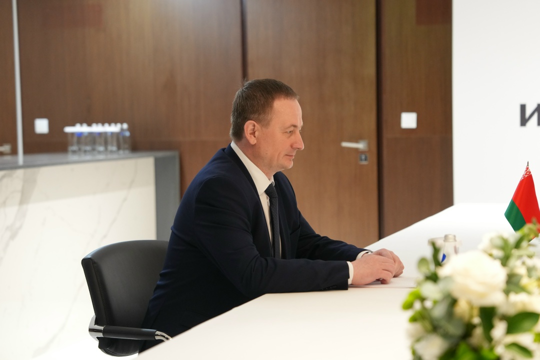 Денис Мантуров наградил лауреата национальной промышленной премии «Индустрия».