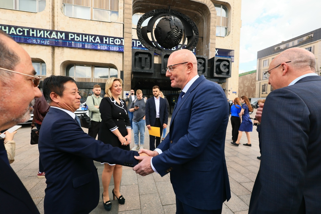 Дмитрий Чернышенко и Мария Захарова дали старт медиатуру по Золотому кольцу в честь 70-летия сотрудничества ТАСС и «Синьхуа».
