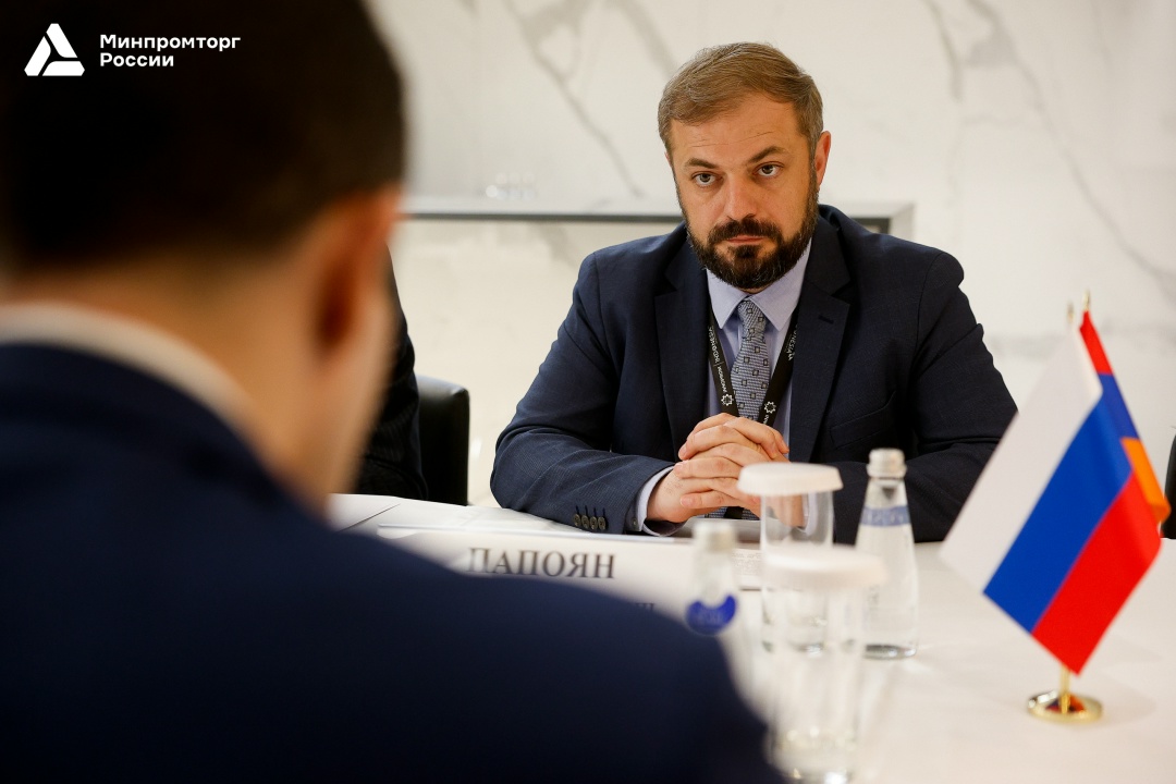 Антон Алиханов провёл серию двусторонних переговоров на ИННОПРОМ-2026