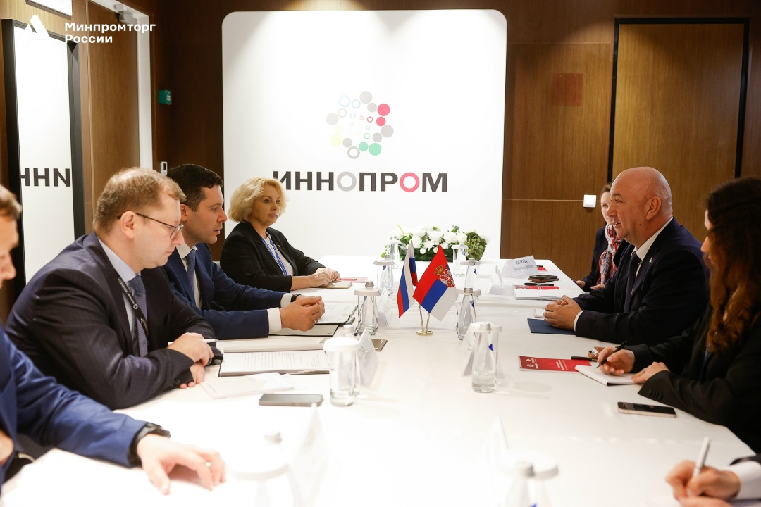 Антон Алиханов провёл серию двусторонних переговоров на ИННОПРОМ-2026