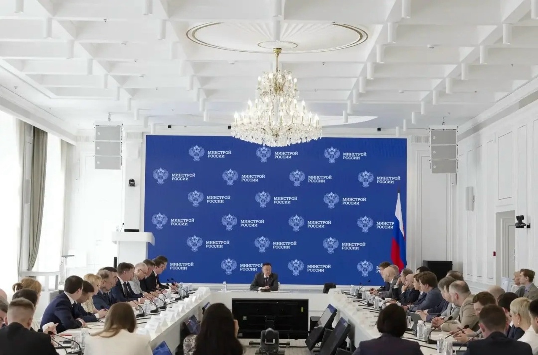 В Минстрое России прошло еженедельное оперативное совещание под председательством Министра строительства и ЖКХ РФ Ирека Файзуллина