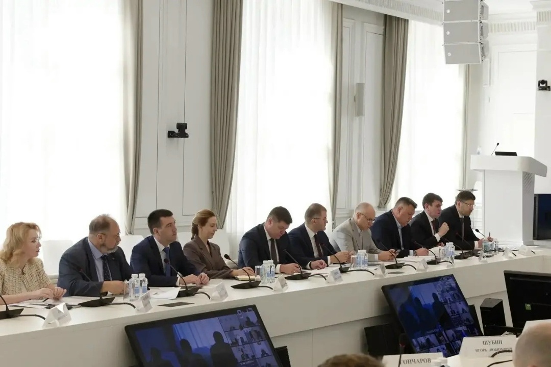 В Минстрое России прошло еженедельное оперативное совещание под председательством Министра строительства и ЖКХ РФ Ирека Файзуллина