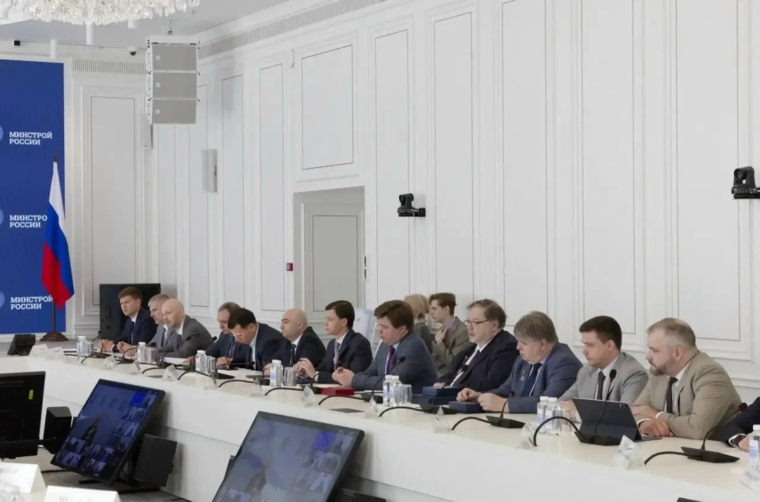 В Минстрое России прошло еженедельное оперативное совещание под председательством Министра строительства и ЖКХ РФ Ирека Файзуллина