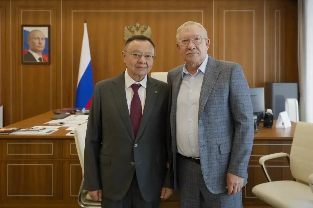 Глава Минстроя России Ирек Файзуллин провел рабочую встречу с Председателем Комитета Государственной Думы по контролю Олегом Морозовым