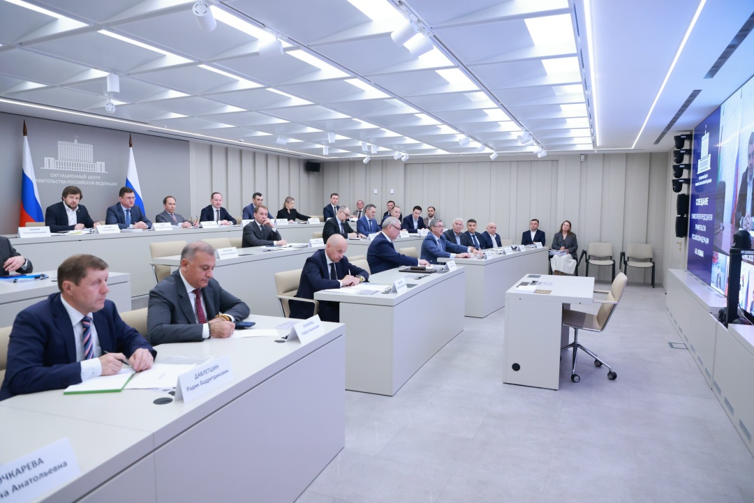 Александр Новак провел совещание по ситуации на топливном рынке.