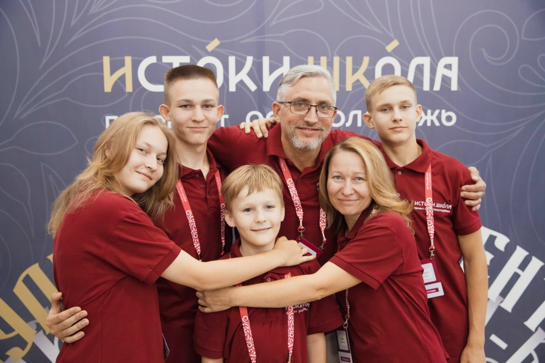 Дмитрий Чернышенко, Валерий Фальков и Григорий Гуров поздравили россиян с Днем семьи, любви и верности
