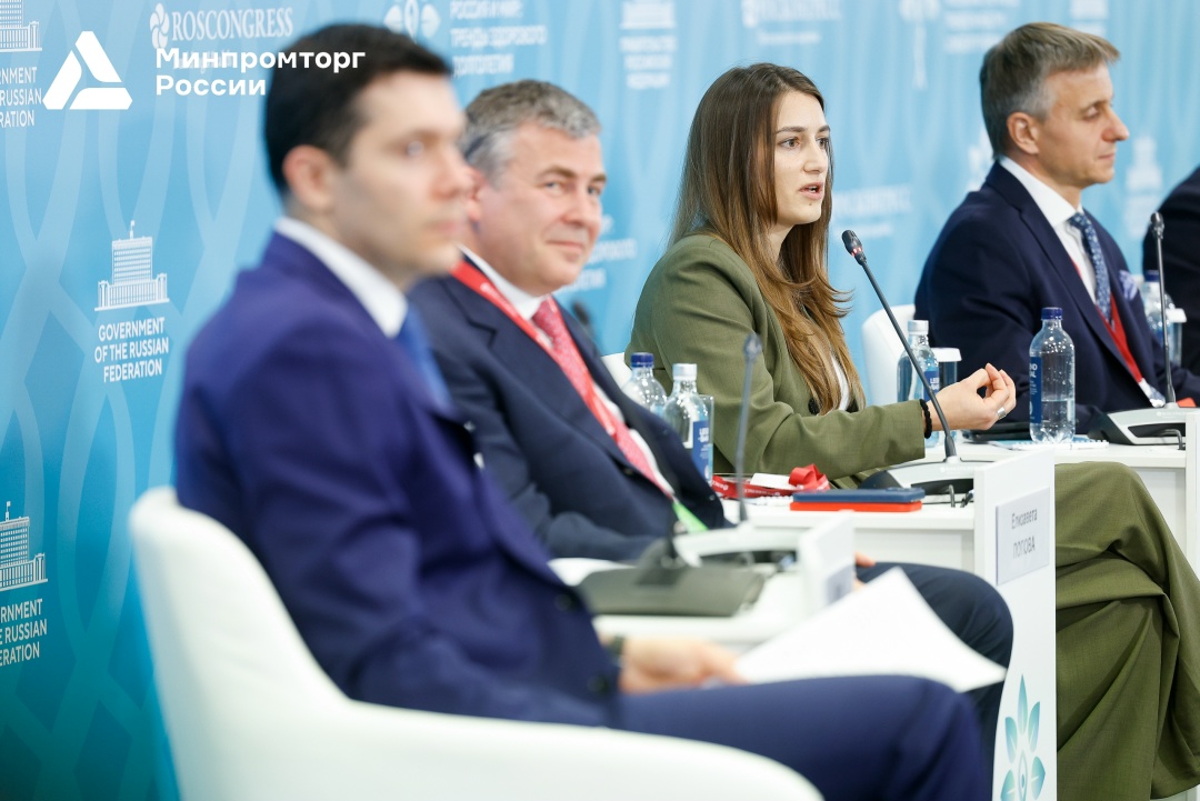 Антон Алиханов принял участие в деловой программе II Форума «Россия и мир: тренды здорового долголетия»