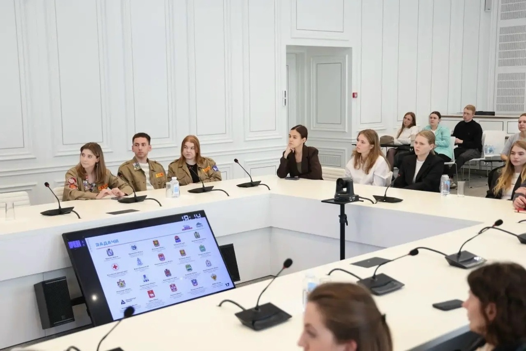 В День семьи, любви и верности Молодежный совет Минстроя России провел открытый диалог и очередное заседание Совета
