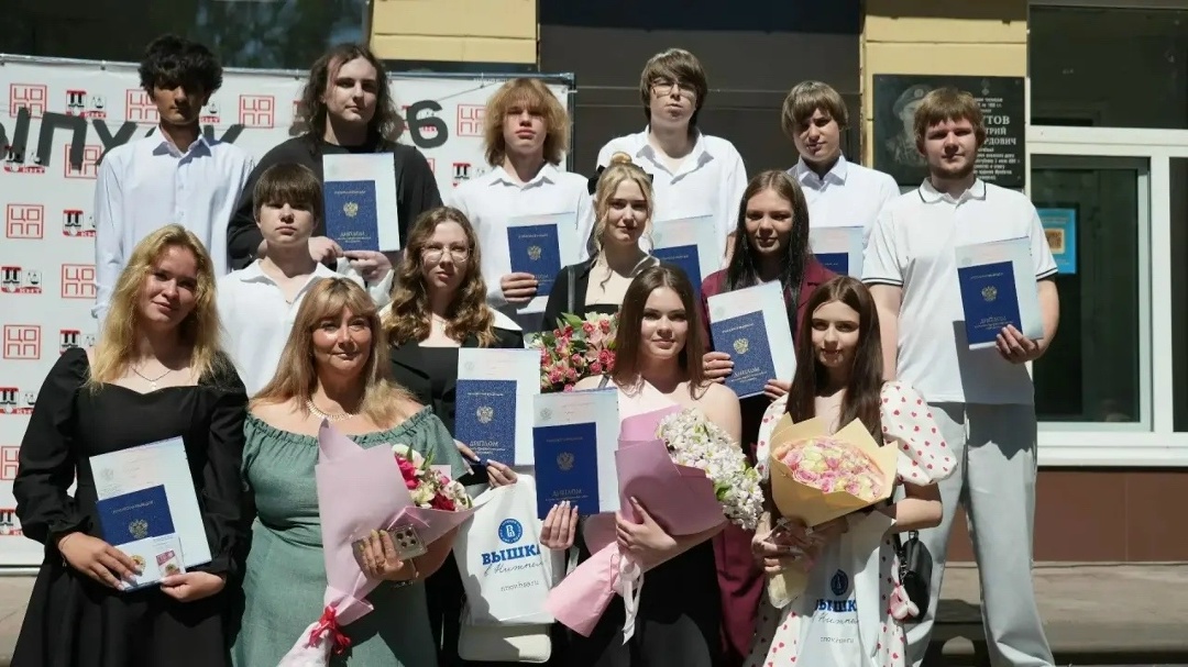 >300 новых профессионалов отрасли: выпускникам базовых кафедр и корпоративных групп ЛУКОЙЛа вручены дипломы