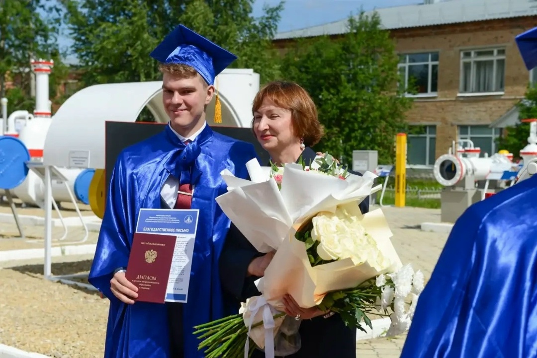 >300 новых профессионалов отрасли: выпускникам базовых кафедр и корпоративных групп ЛУКОЙЛа вручены дипломы
