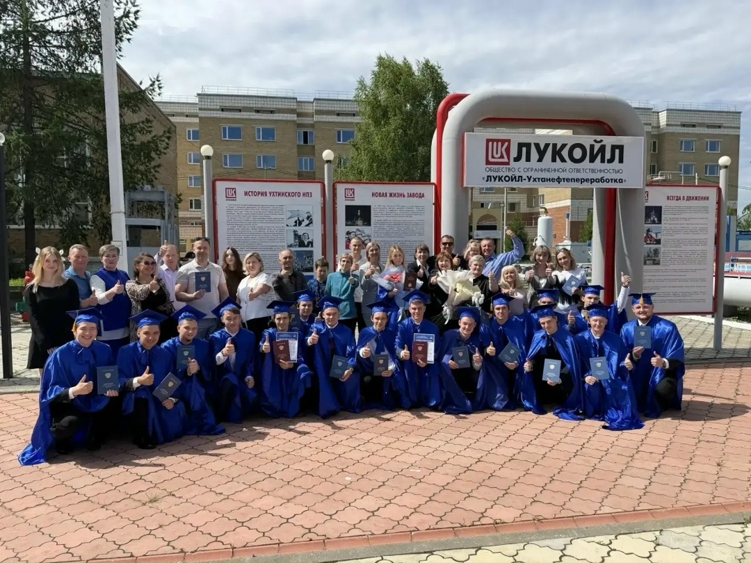 >300 новых профессионалов отрасли: выпускникам базовых кафедр и корпоративных групп ЛУКОЙЛа вручены дипломы
