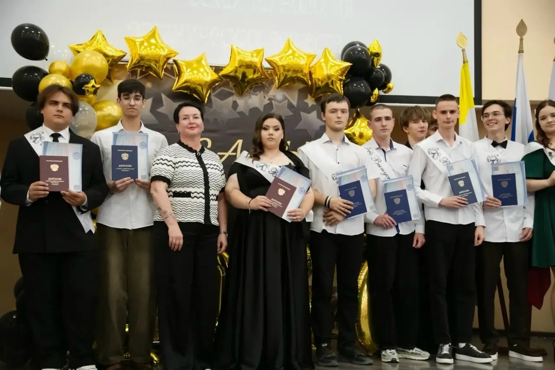 >300 новых профессионалов отрасли: выпускникам базовых кафедр и корпоративных групп ЛУКОЙЛа вручены дипломы