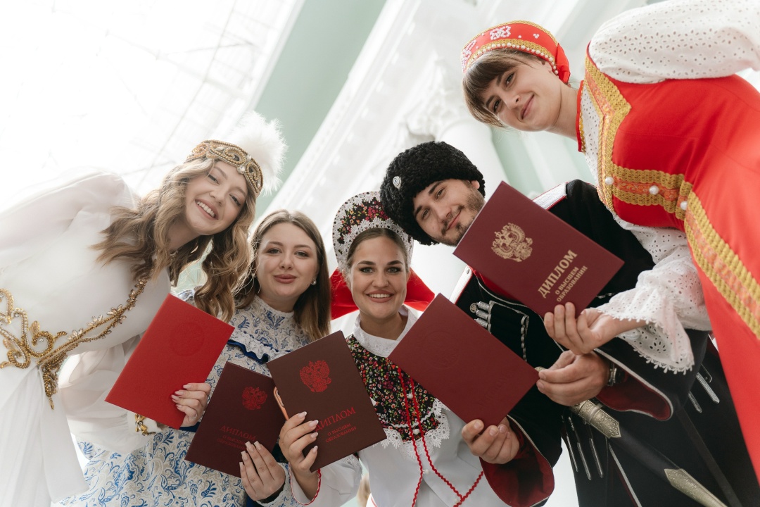 Четверть выпускников педвузов стали отличниками.
