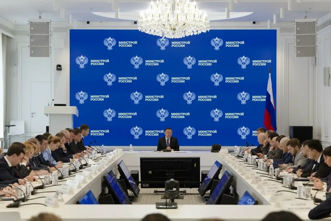 В Минстрое России прошло еженедельное оперативное совещание под председательством Министра строительства и ЖКХ РФ Ирека Файзуллина