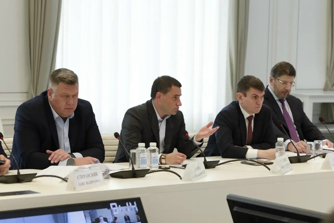 В Минстрое России прошло еженедельное оперативное совещание под председательством Министра строительства и ЖКХ РФ Ирека Файзуллина