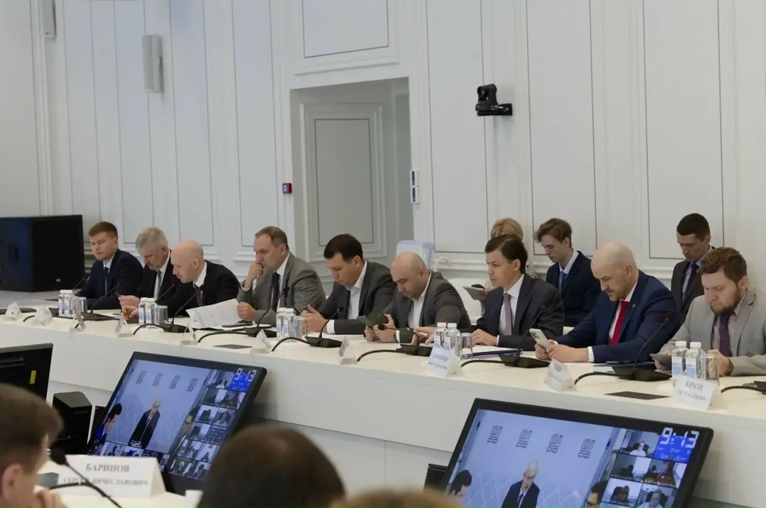 В Минстрое России прошло еженедельное оперативное совещание под председательством Министра строительства и ЖКХ РФ Ирека Файзуллина