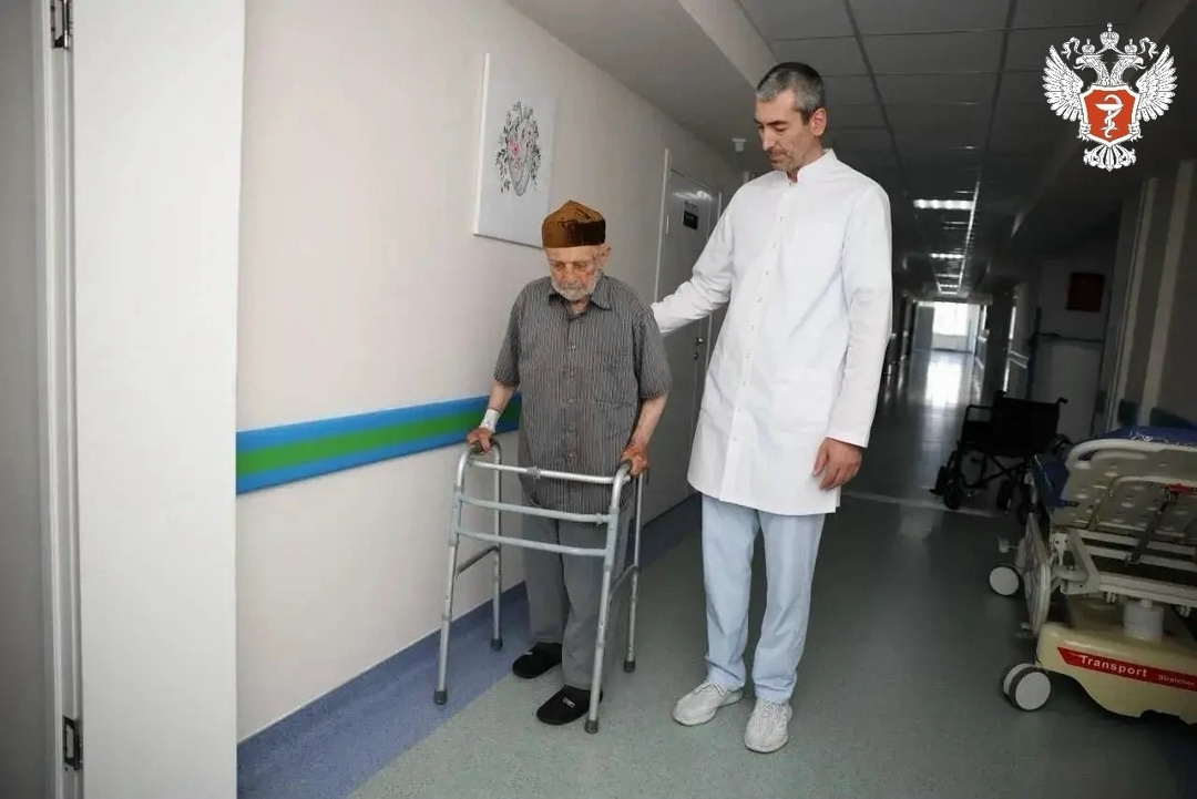 Врачи Чеченской Республики сохранили возможность ходить 93-летнему пациенту после тяжелого перелома