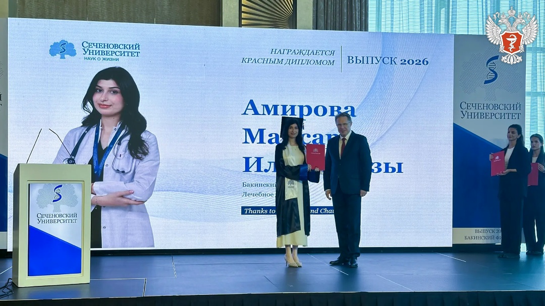 Михаил Мурашко вручил дипломы выпускникам Бакинского филиала Сеченовского Университета Минздрава России