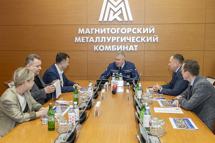 ММК под федеральным контролем Магнитогорский металлургический комбинат с рабочим визитом посетил заместитель министра природных ресурсов и экологии РФ Максим…
