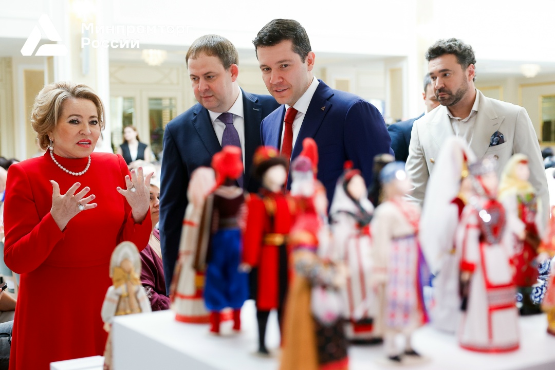 В Совете Федерации наградили лучших мастеров народных художественных промыслов