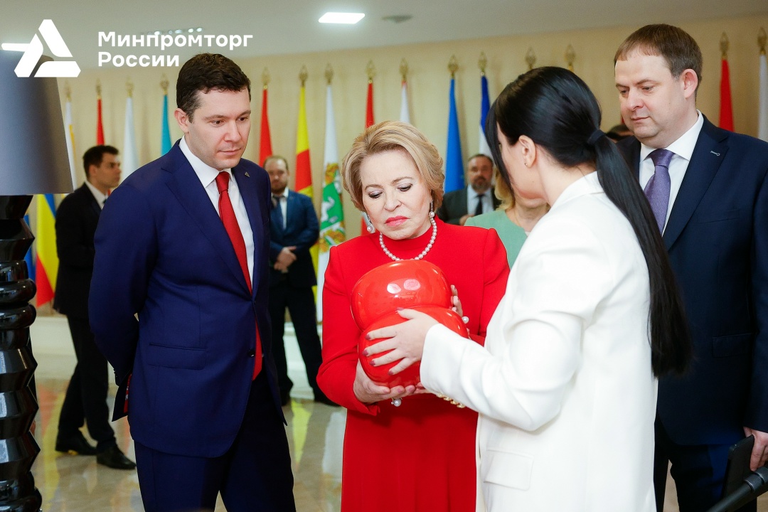 В Совете Федерации наградили лучших мастеров народных художественных промыслов